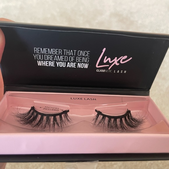4 Glamnetic LUXE lashes - Picture 3 of 3